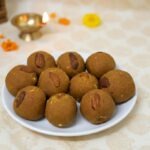 Desi Ghee Besan Laddu